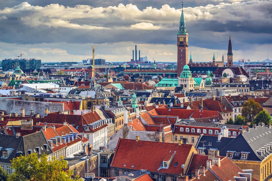 Vi kommer til din adresse med mobil- og tabletservice i København, Storkøbenhavn og Sjælland. Hurtig on-site reparation med OEM-dele.